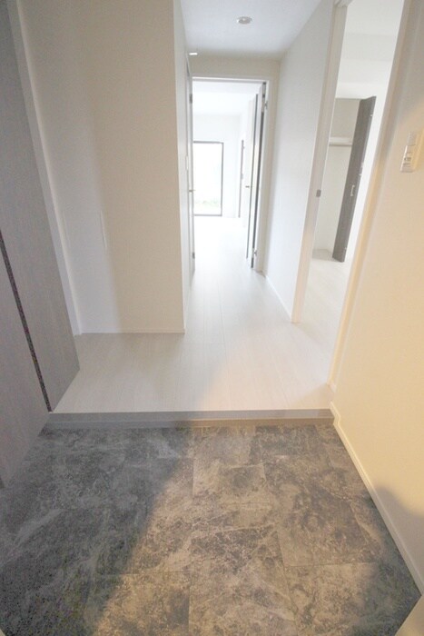 物件内観写真13　(玄関)