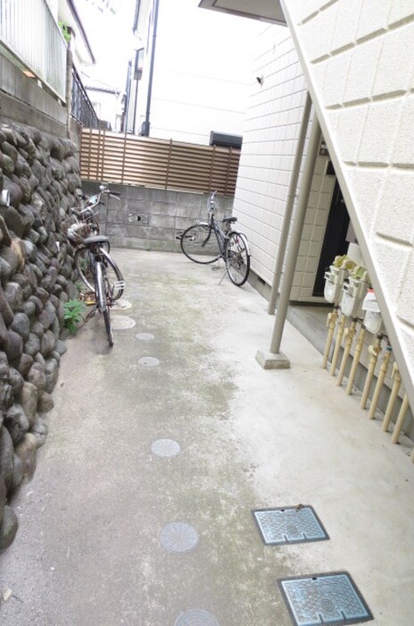物件外観写真3　(駐輪場)