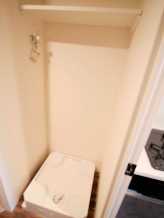 物件内観写真10　(洗濯機置場)