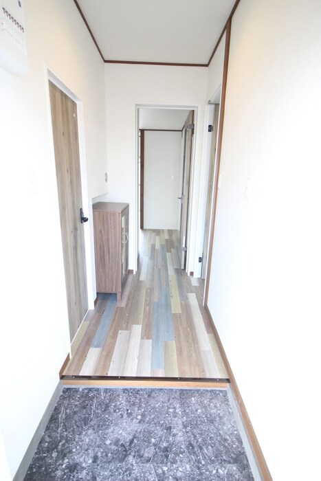 物件内観写真12　(玄関)