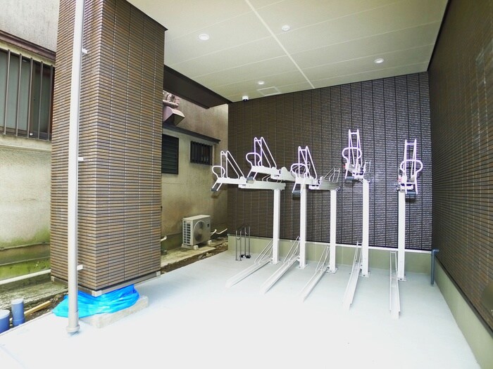 物件外観写真5　(駐輪場)