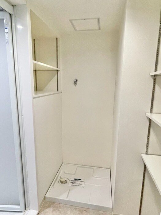 物件内観写真10　(洗濯機置場)