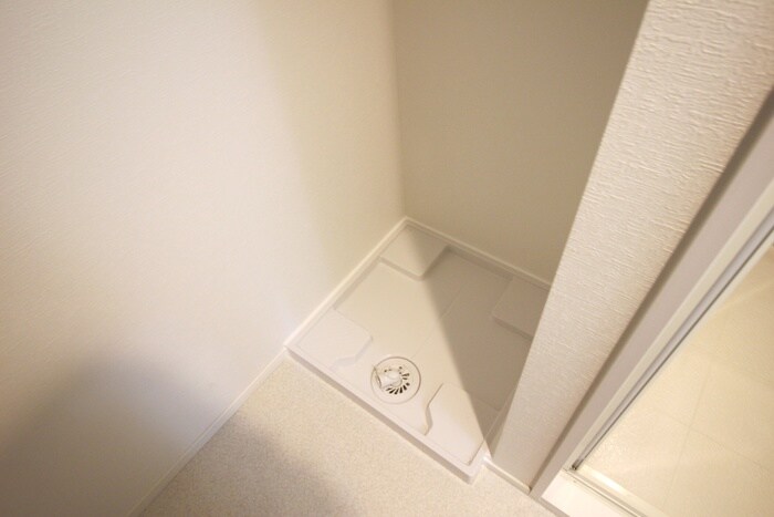 物件内観写真6　(洗濯機置場)