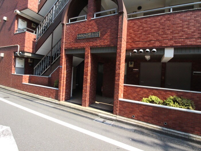 物件外観写真2　(エントランス部分)