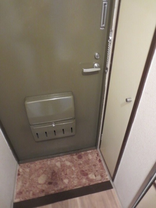物件内観写真12　(玄関)