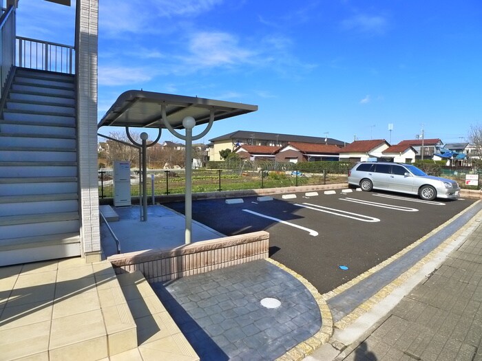 物件外観写真3　(駐車場)