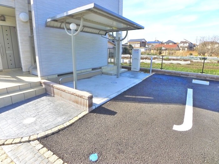 物件外観写真4　(駐輪場)