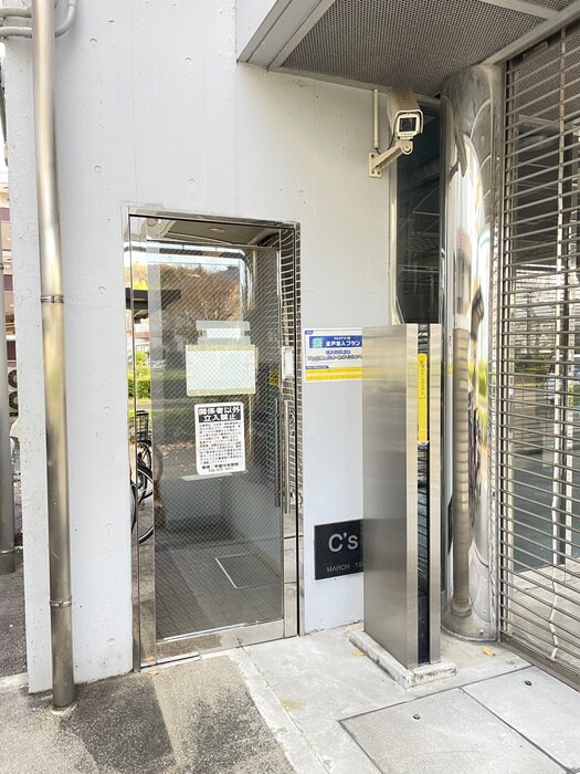物件外観写真3　(エントランス部分)