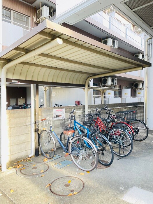 物件外観写真5　(駐輪場)