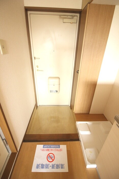 物件内観写真16　(玄関)