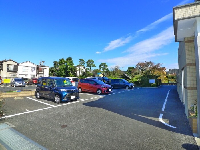 物件外観写真4　(駐車場)