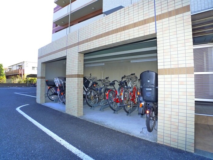 物件外観写真5　(駐輪場)