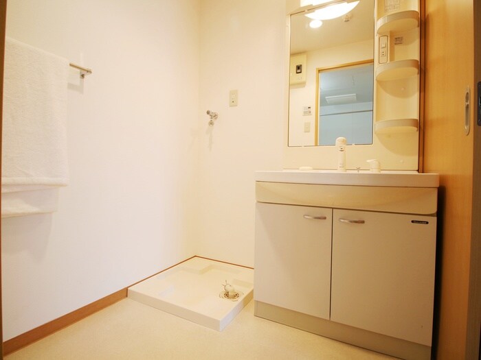 物件内観写真12　(洗濯機置場)