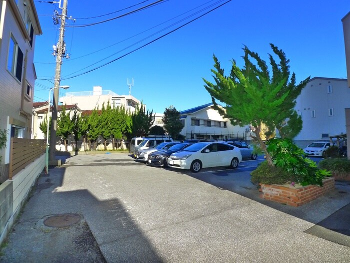 物件外観写真2　(駐車場)