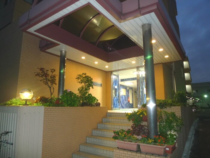 物件外観写真5　(エントランス部分)