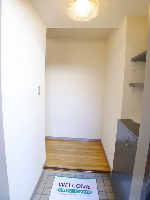 物件内観写真12　(玄関)