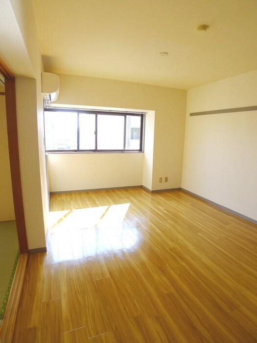 物件内観写真20　(室内からの展望)