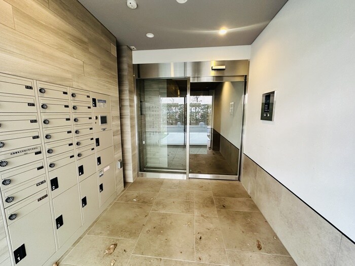 物件外観写真3　(エントランス部分)