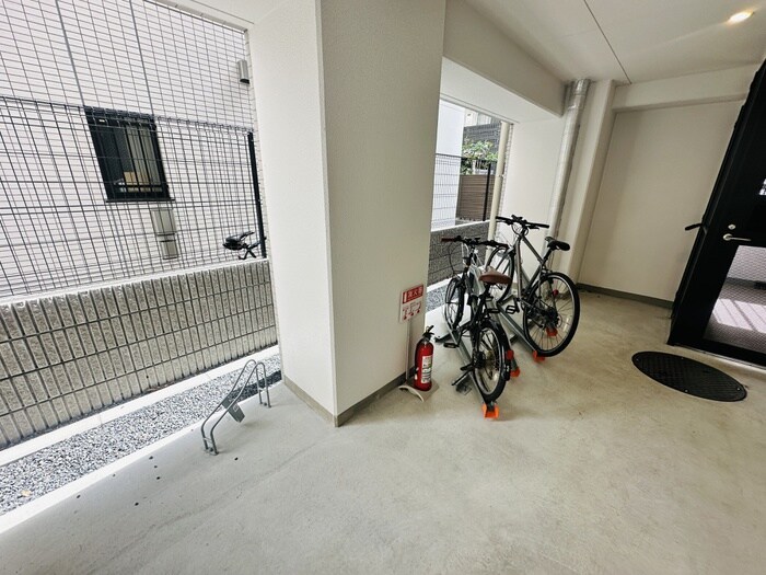 物件外観写真4　(駐輪場)