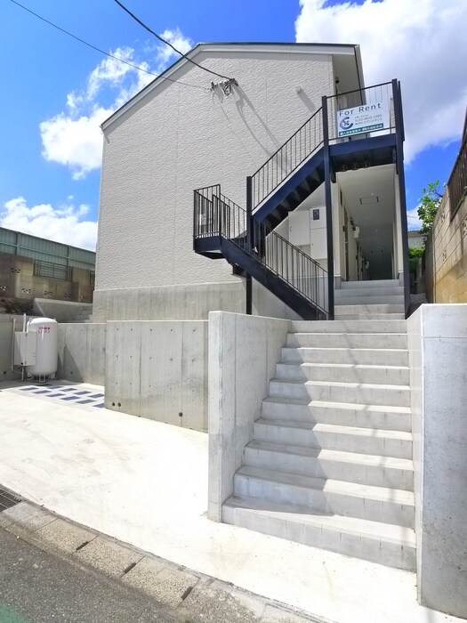 物件外観写真3　(エントランス部分)