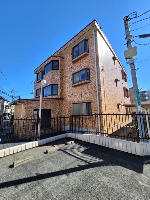 物件外観写真4　(エントランス部分)