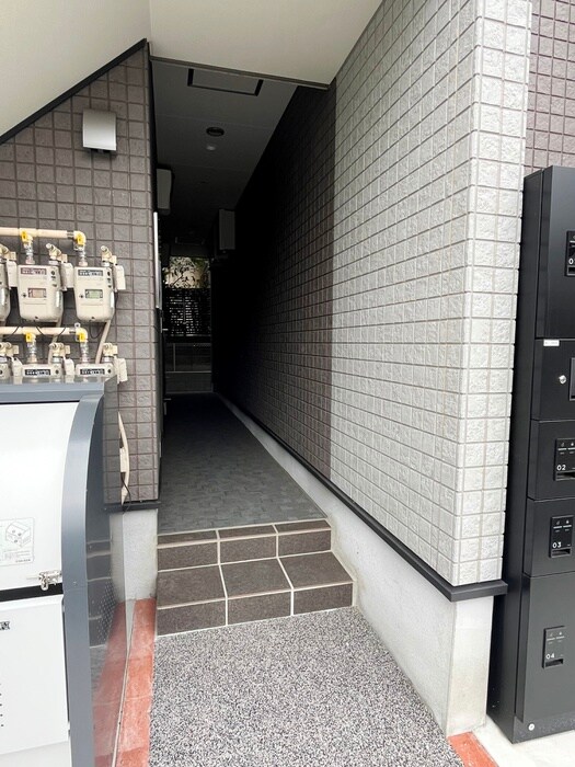 物件外観写真3　(エントランス部分)