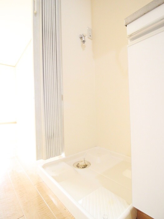 物件内観写真11　(洗濯機置場)