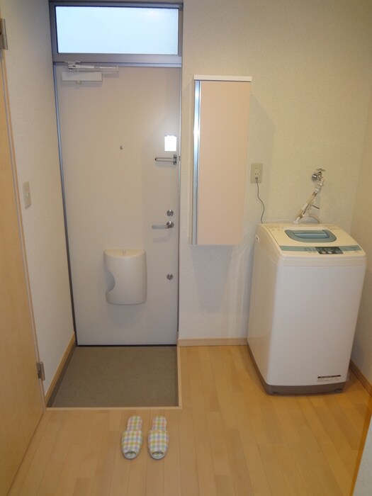 物件内観写真15　(洗濯機置場)