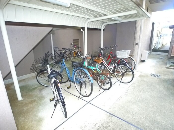物件外観写真5　(駐輪場)