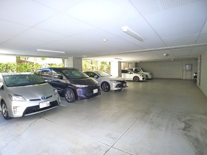 物件外観写真6　(駐車場)