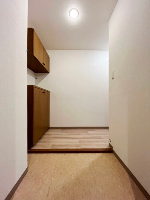 物件内観写真18　(玄関)
