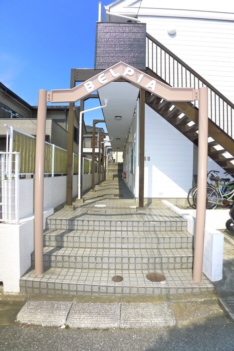 物件外観写真2　(エントランス部分)