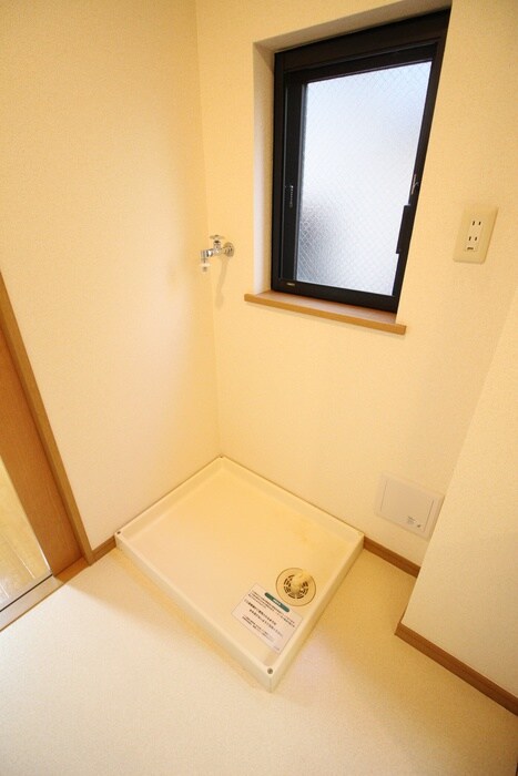 物件内観写真11　(洗濯機置場)