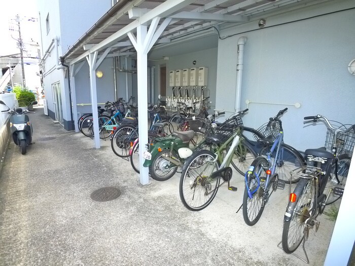 物件外観写真3　(駐輪場)