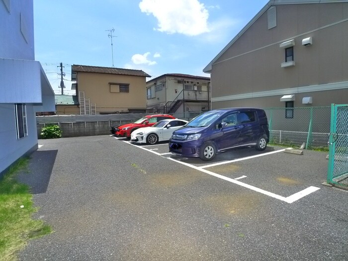 物件外観写真6　(駐車場)