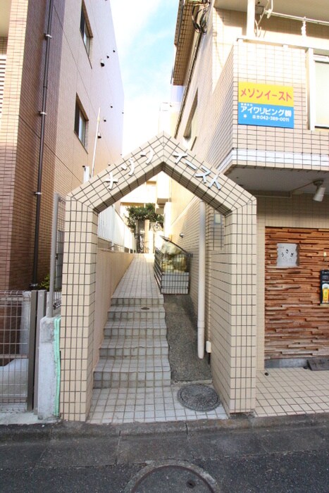 物件外観写真2　(エントランス部分)