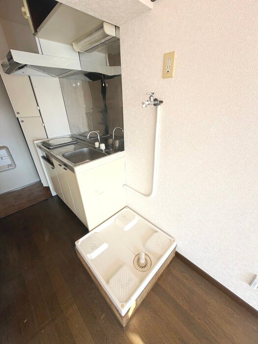 物件内観写真12　(洗濯機置場)