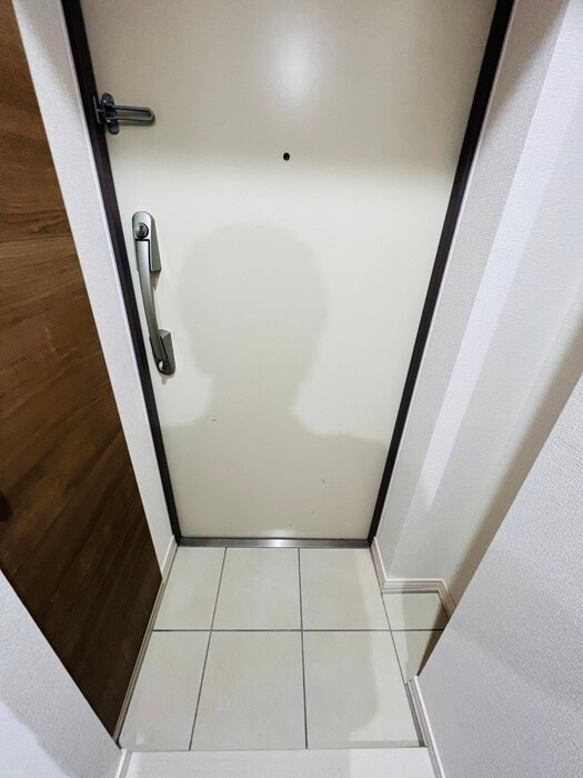 物件内観写真16　(玄関)