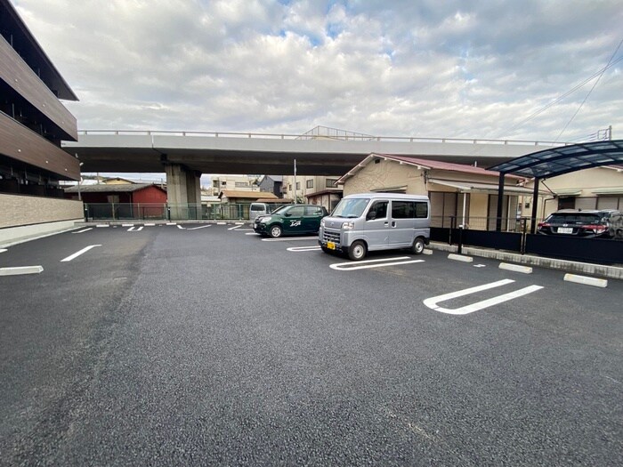 物件外観写真2　(駐車場)