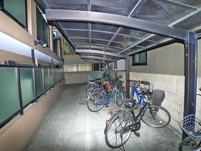 物件外観写真4　(駐輪場)