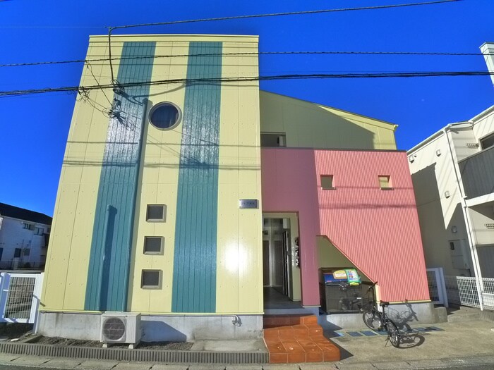 物件外観写真3　(エントランス部分)