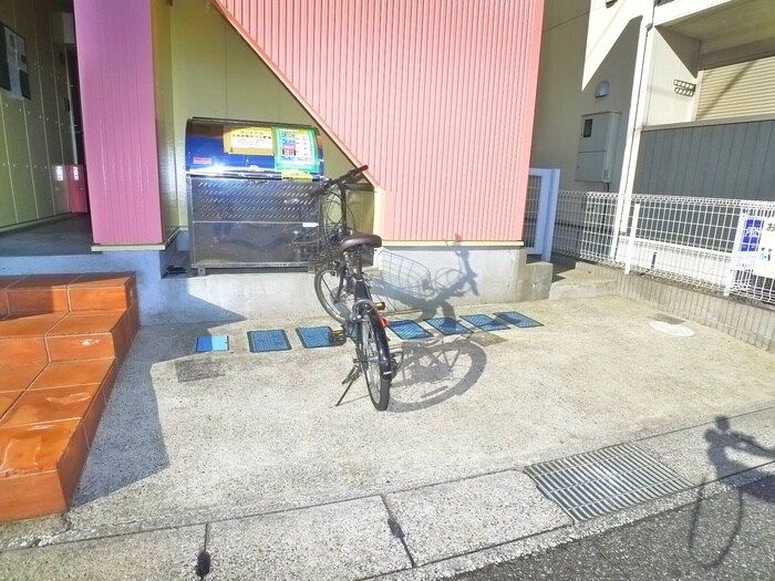 物件外観写真6　(駐輪場)