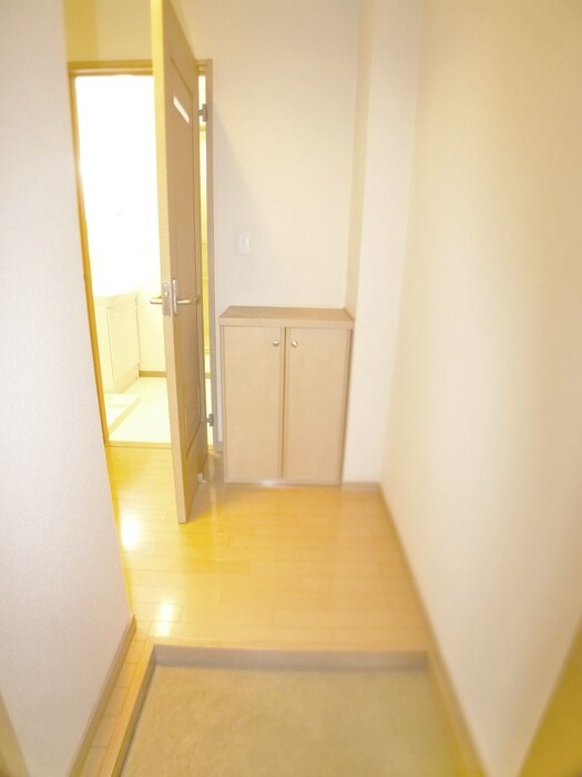 物件内観写真18　(玄関)