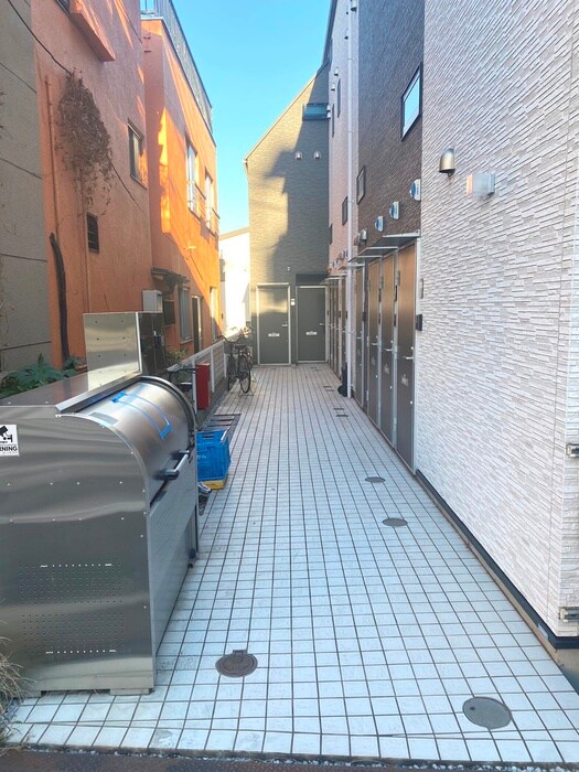 物件外観写真3　(エントランス部分)