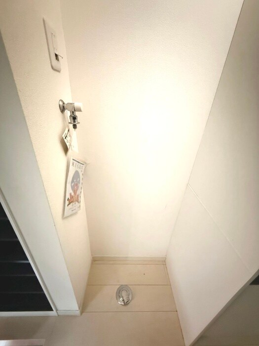 物件内観写真16　(洗濯機置場)