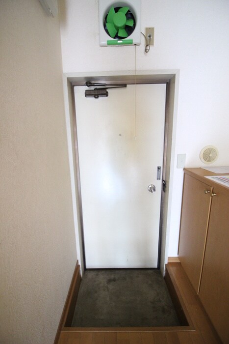 物件内観写真15　(玄関)