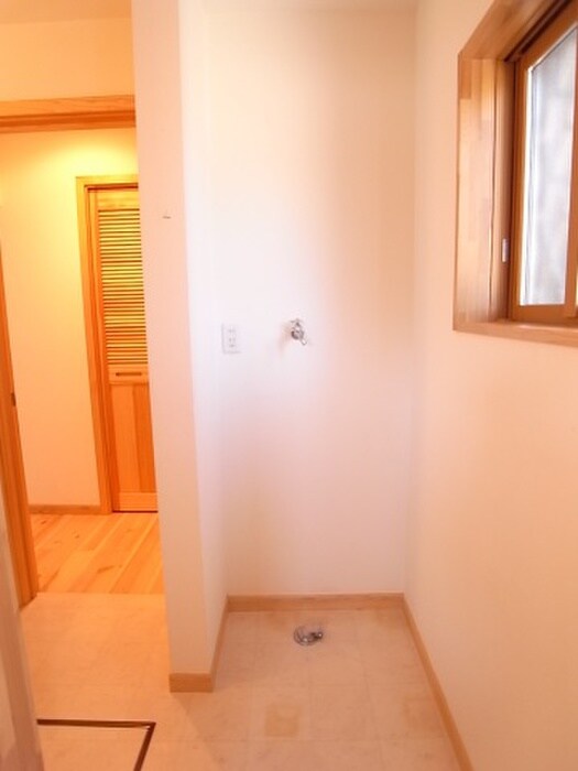 物件内観写真14　(洗濯機置場)