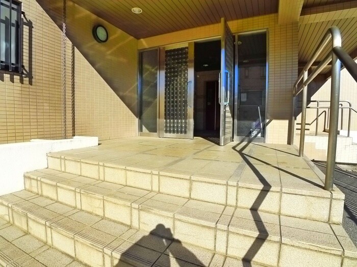 物件外観写真4　(エントランス部分)