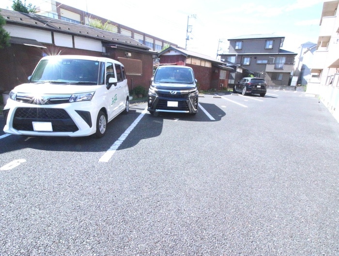 物件外観写真5　(駐車場)