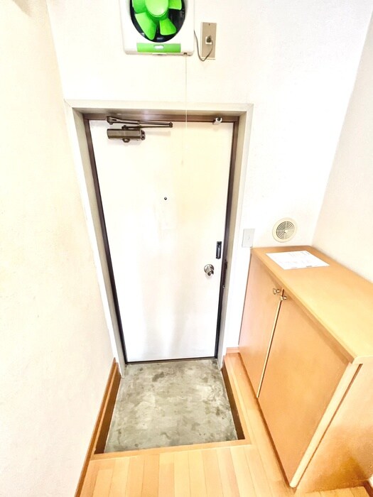 物件内観写真16　(玄関)